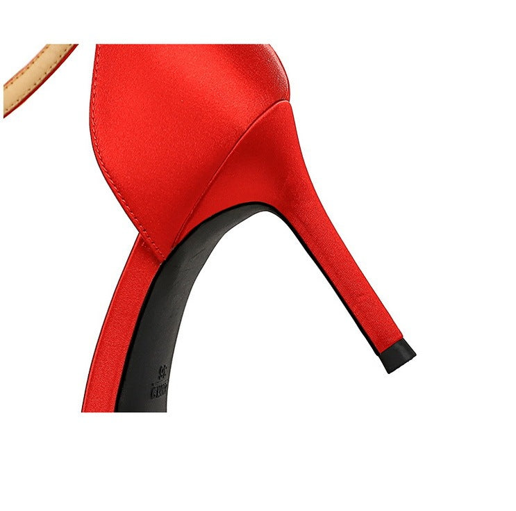 Phoebe – Simple Hollow Heels