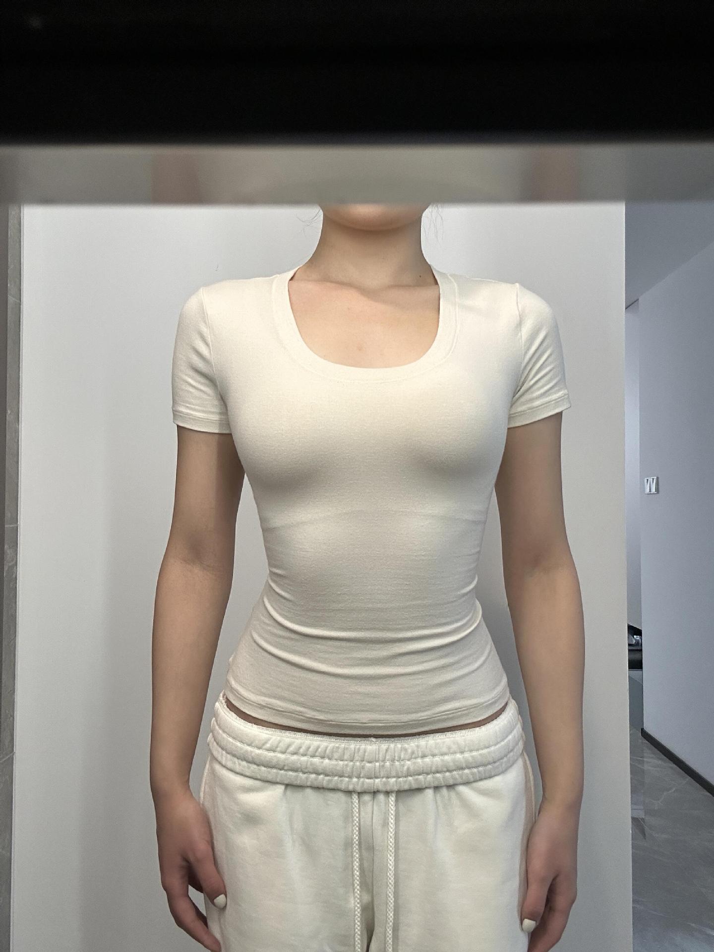 Adele – Women's Slim Fit Sports Top with U-Collar