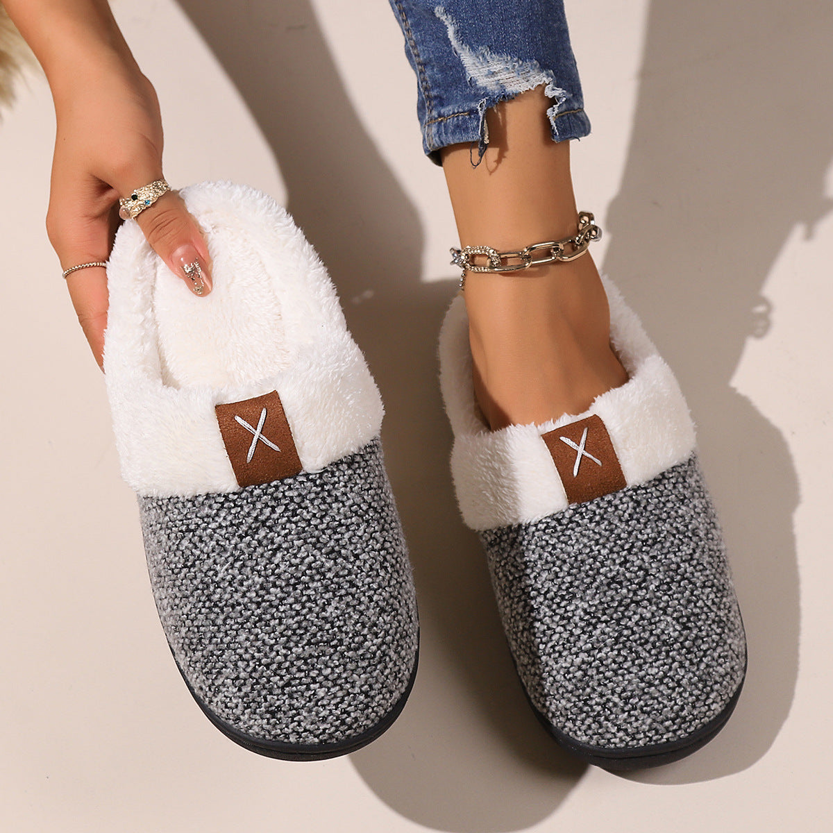 Rebecca – Cozy Vegan Plush Indoor Slippers