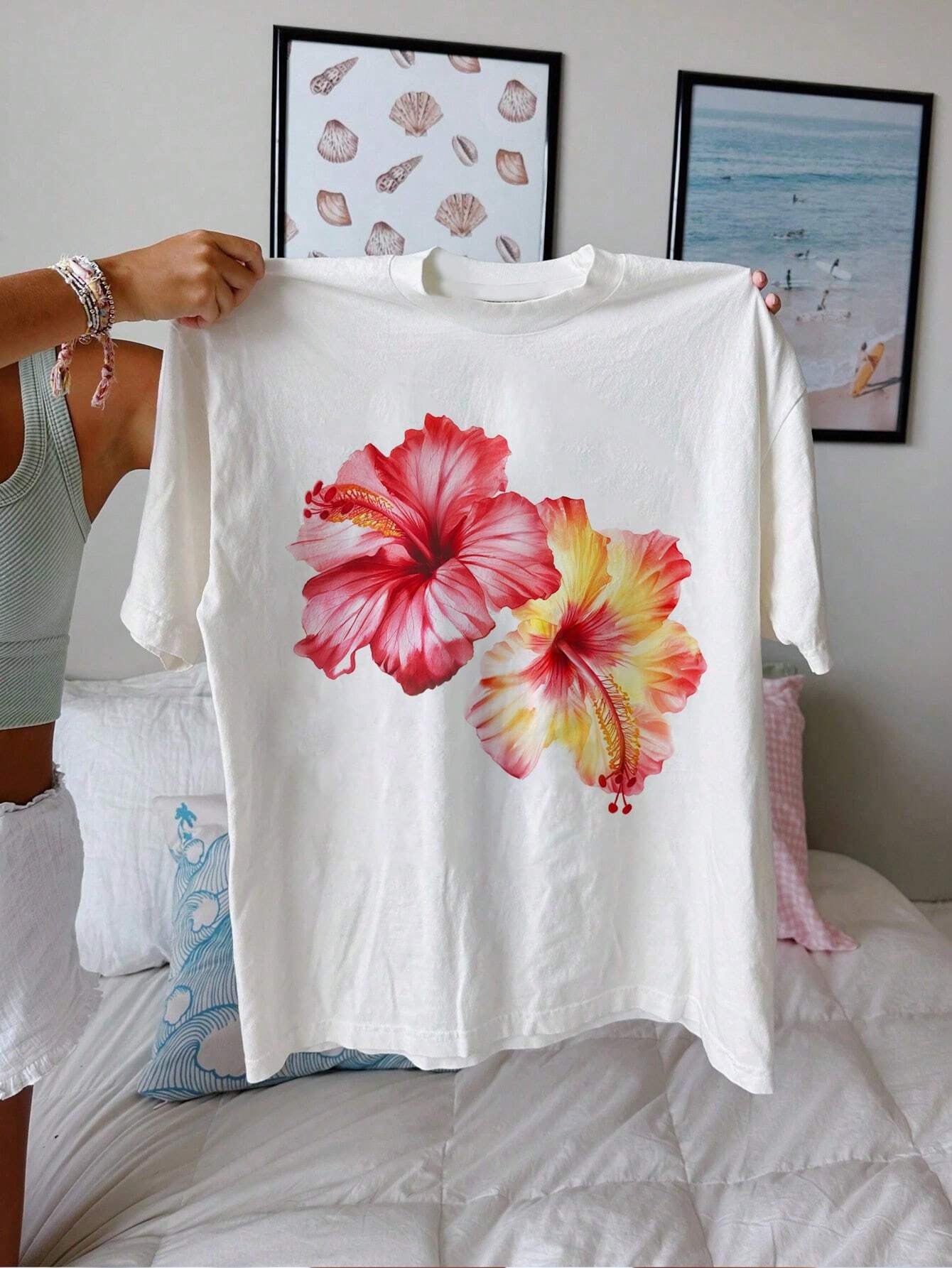 Nicola – Plus Size Women's T-shirt with Simple Pattern