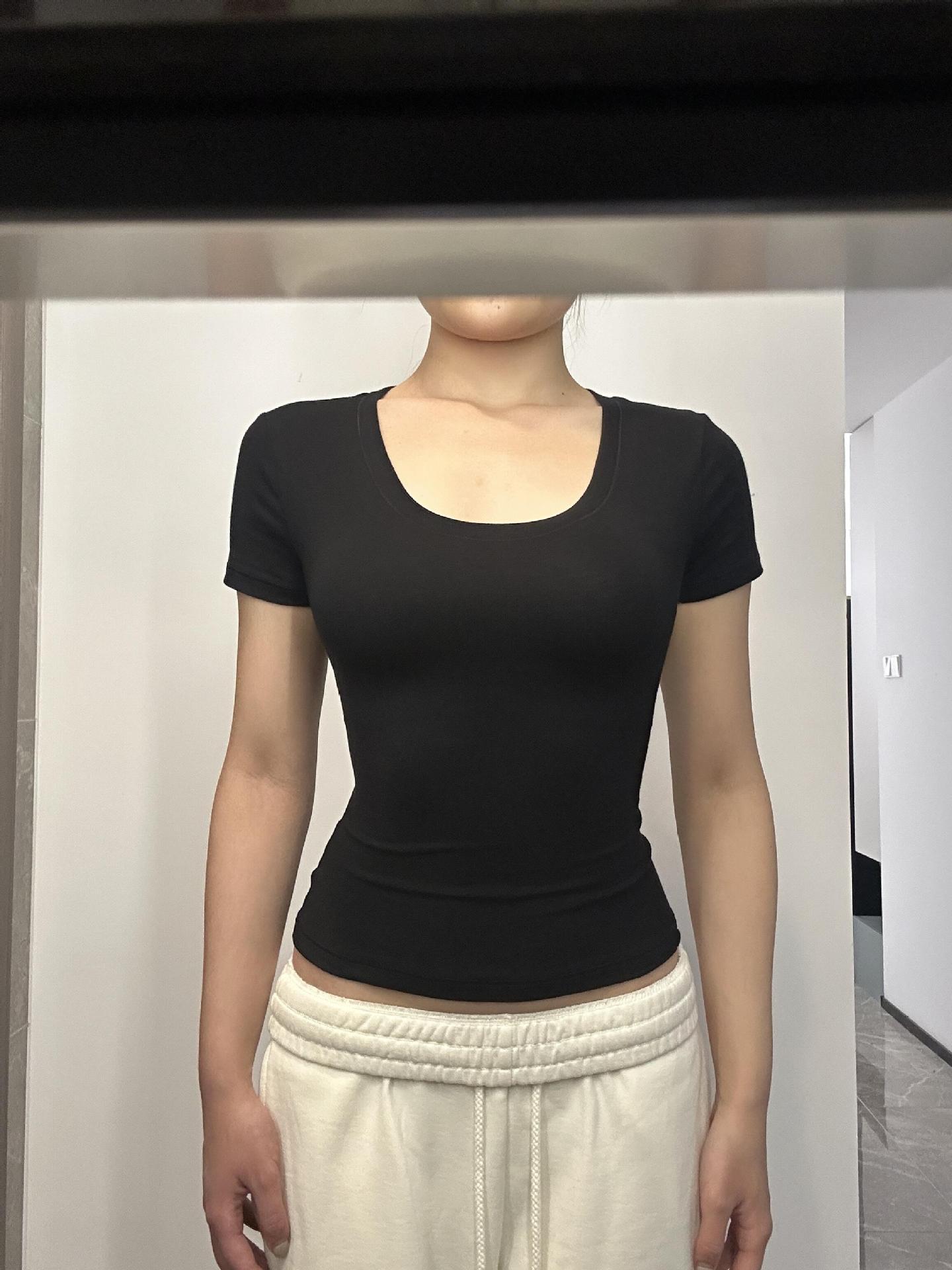 Adele – Women's Slim Fit Sports Top with U-Collar