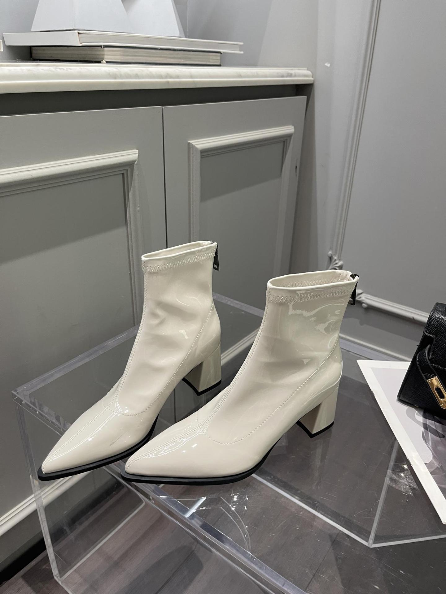 Jean – British Style Chunky Heel Booties