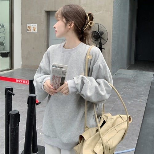 Gillian – Loose Chic Vegan Pullover with Long Sleeves