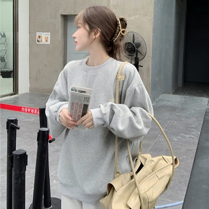 Gillian – Loose Chic Vegan Pullover with Long Sleeves