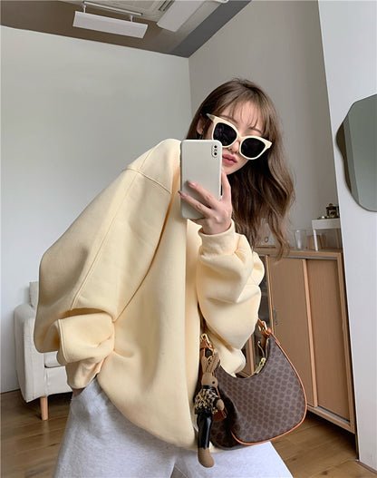 Gillian – Loose Chic Vegan Pullover with Long Sleeves