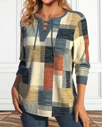 Kelly – Top with Geometric Design