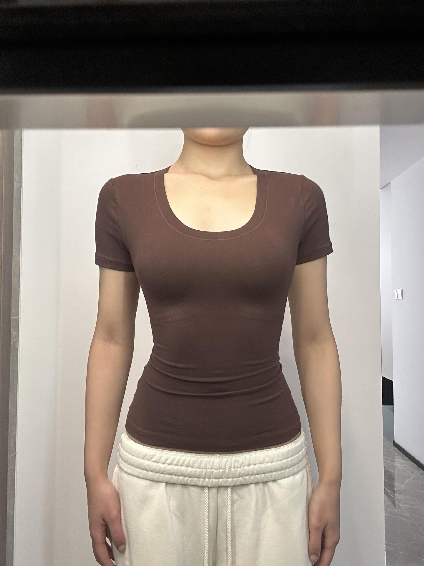 Adele – Women's Slim Fit Sports Top with U-Collar