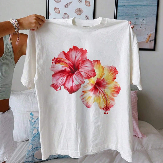 Nicola – Plus Size Women's T-shirt with Simple Pattern
