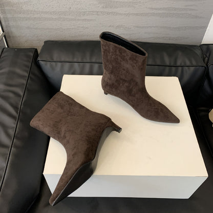 Patricia – Low Heel Retro Pointed Ankle Boots