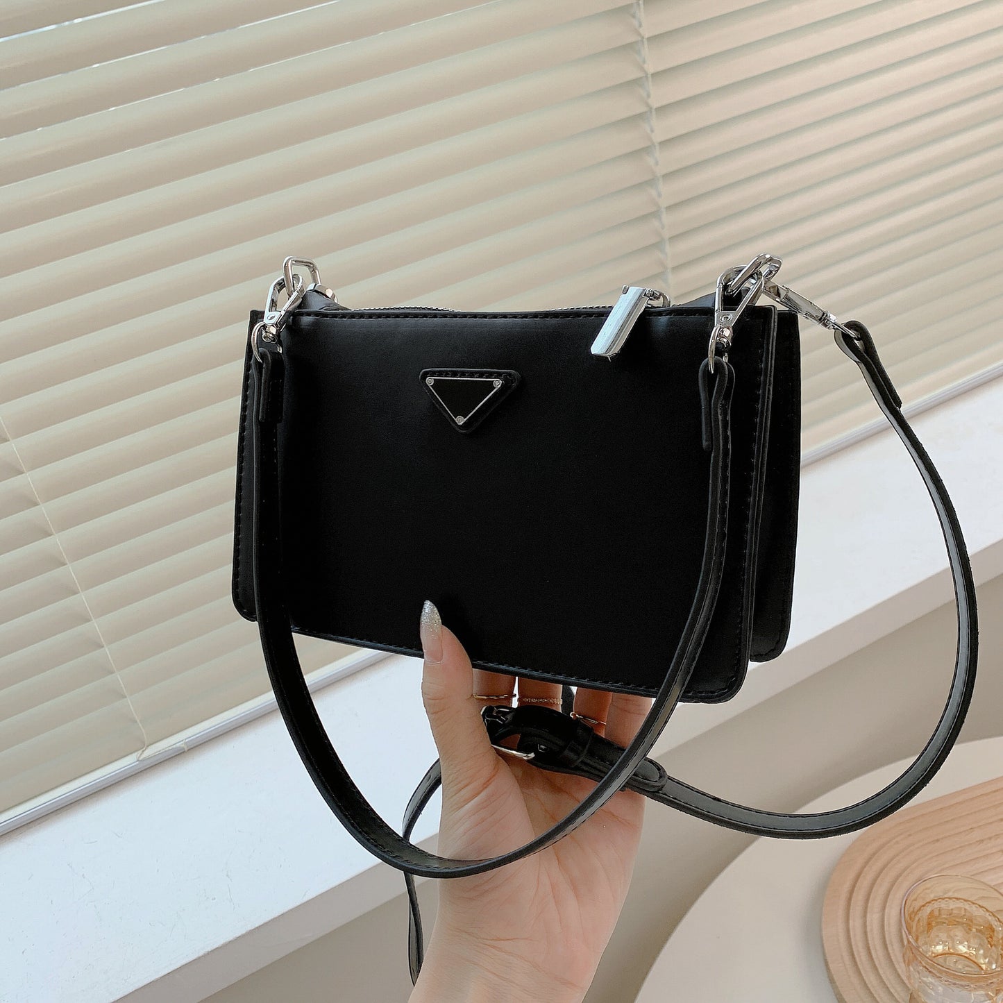 Joy – Simple Shoulder Baguette Bag