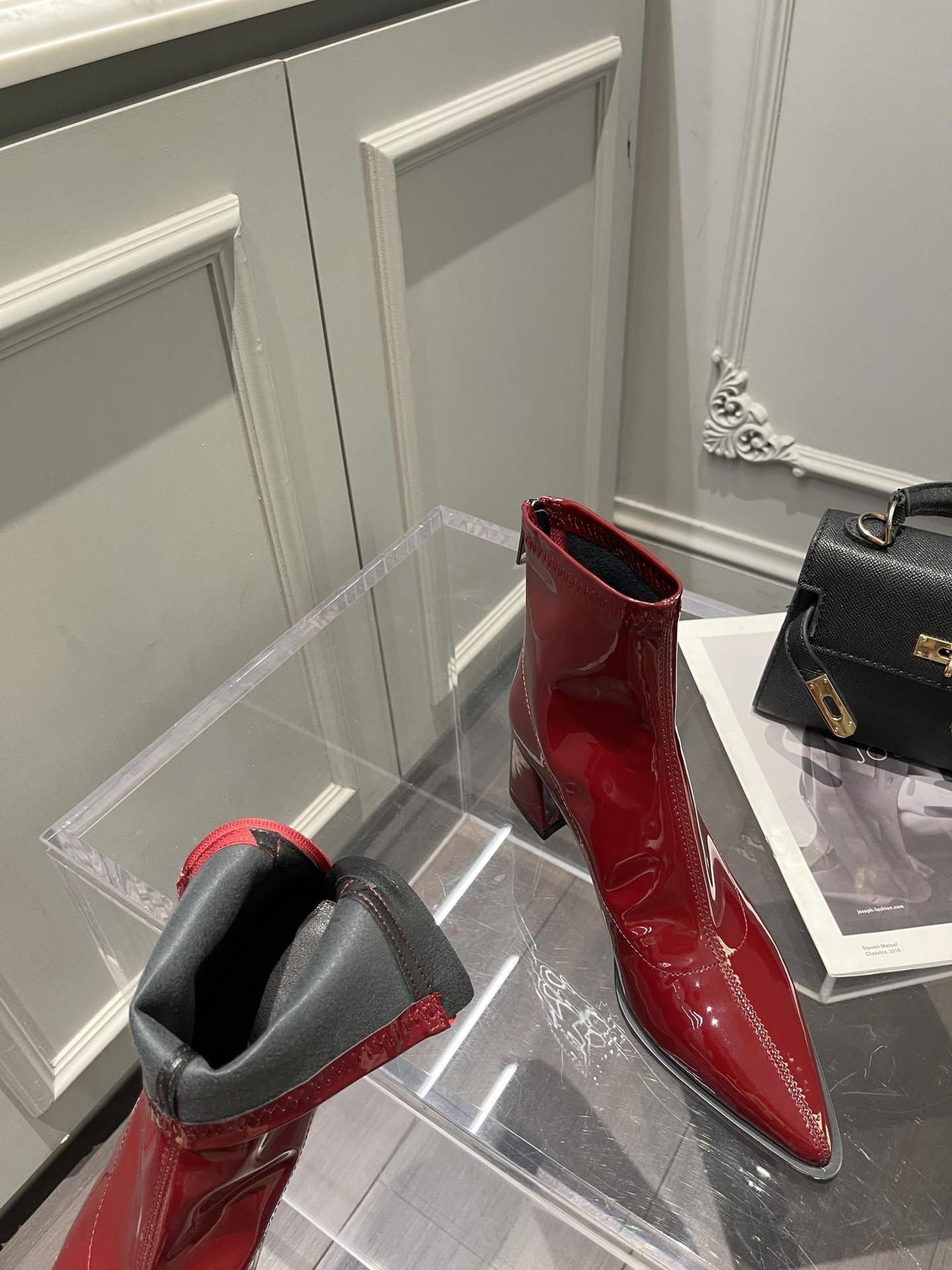 Jean – British Style Chunky Heel Booties