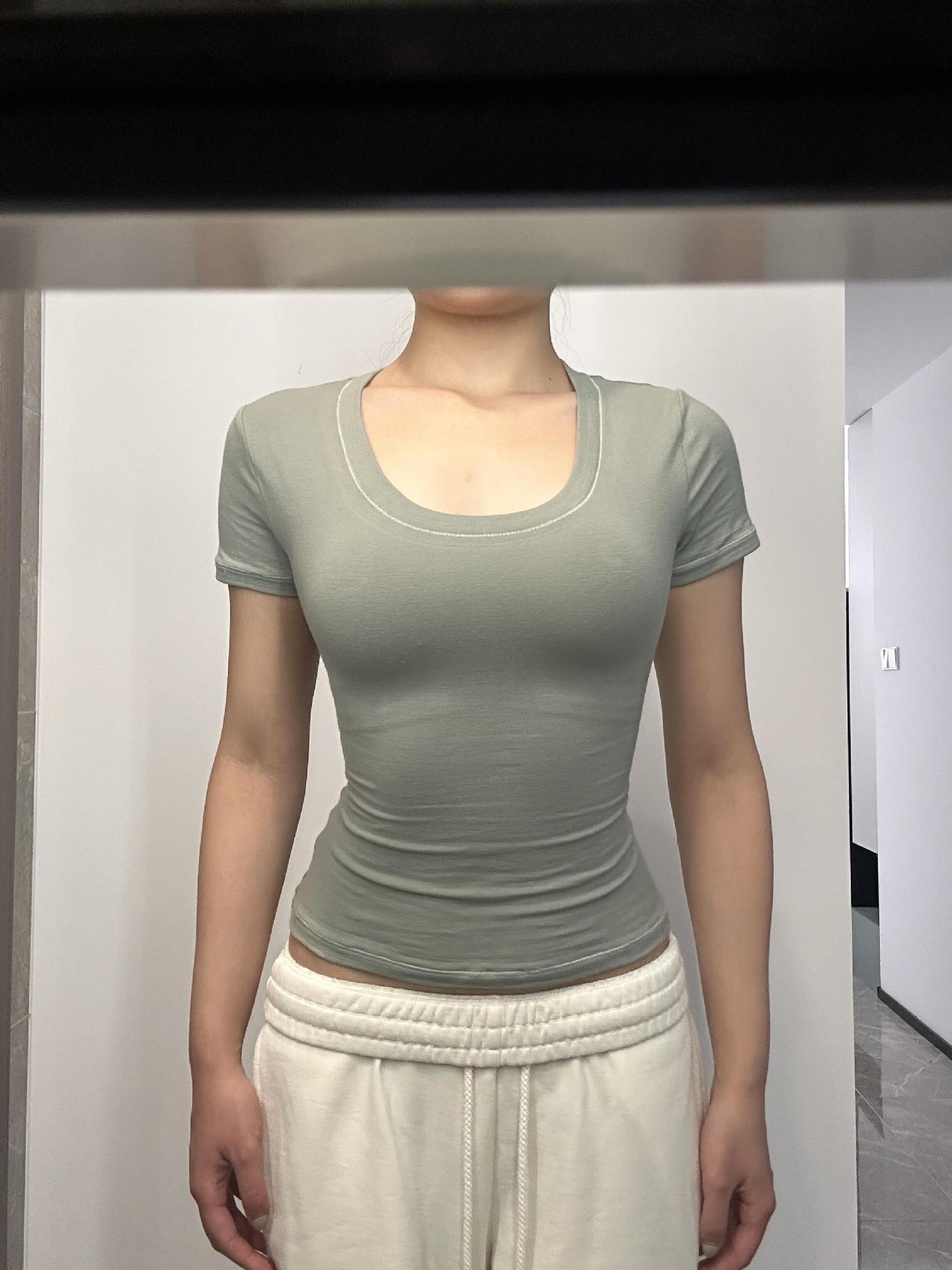 Adele – Women's Slim Fit Sports Top with U-Collar