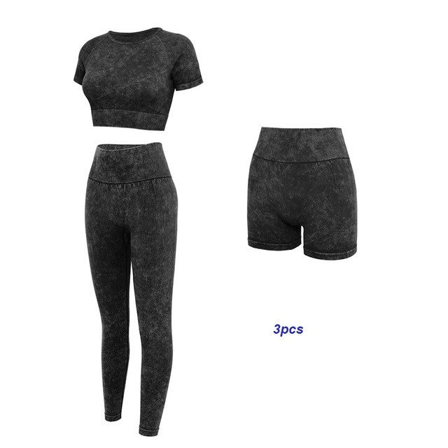 Elizabeth – Seamless Fashion Sportswear Outfit