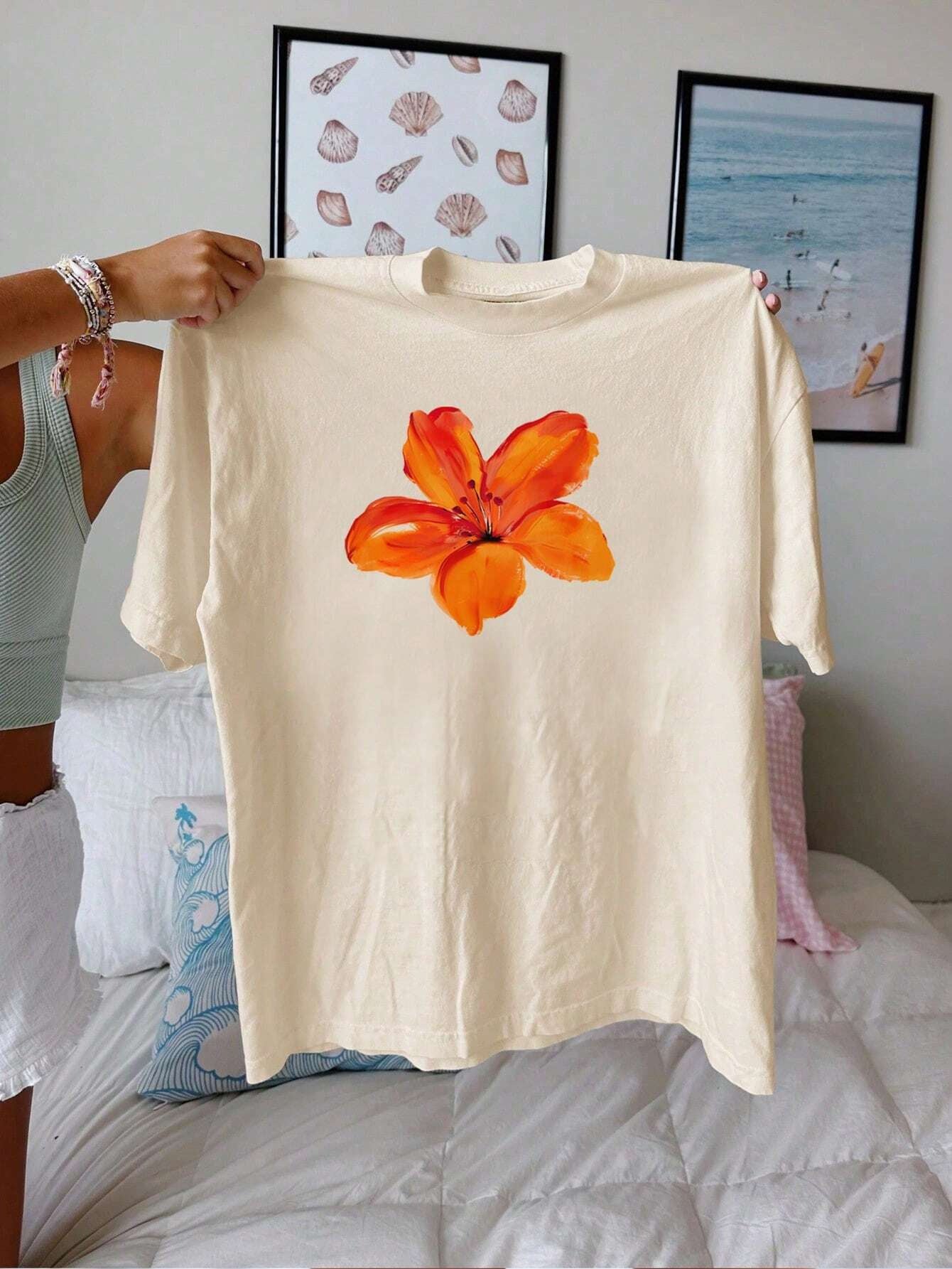 Nicola – Plus Size Women's T-shirt with Simple Pattern