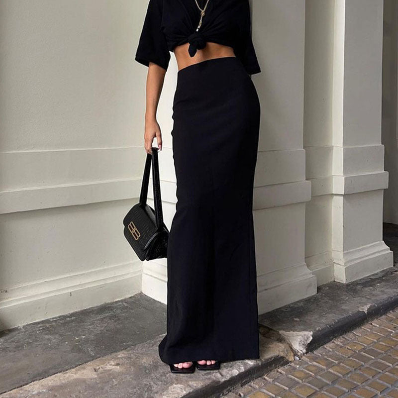 Lucy – Elegant A-Line Skirt in Black