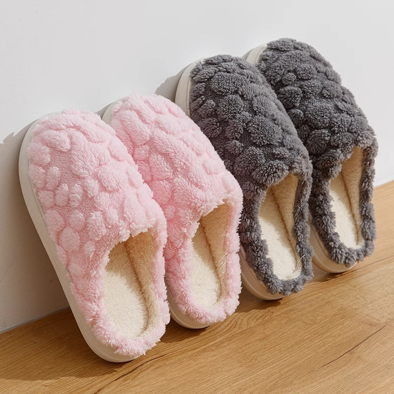 Joan – Cozy Unisex Plush Slippers