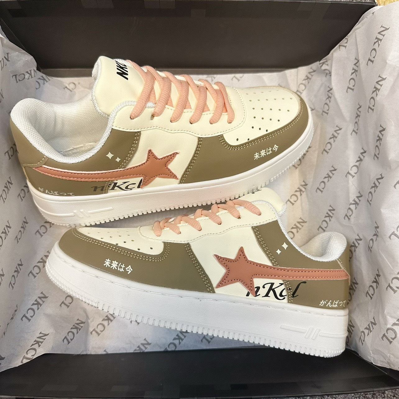 Ashley – Versatile Trendy Casual Low Top Sneakers