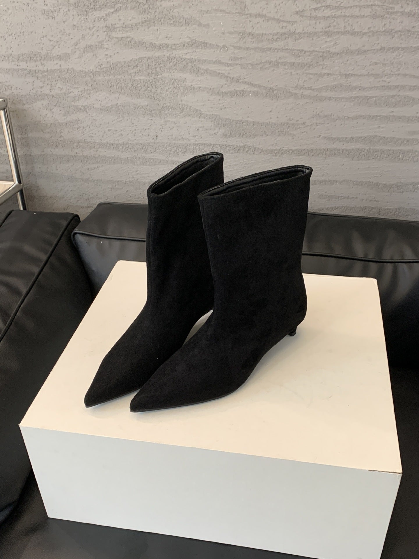 Patricia – Low Heel Retro Pointed Ankle Boots