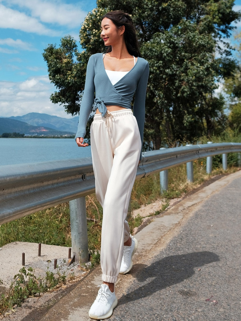 Oscar – Versatile Sportswear with Round Neck