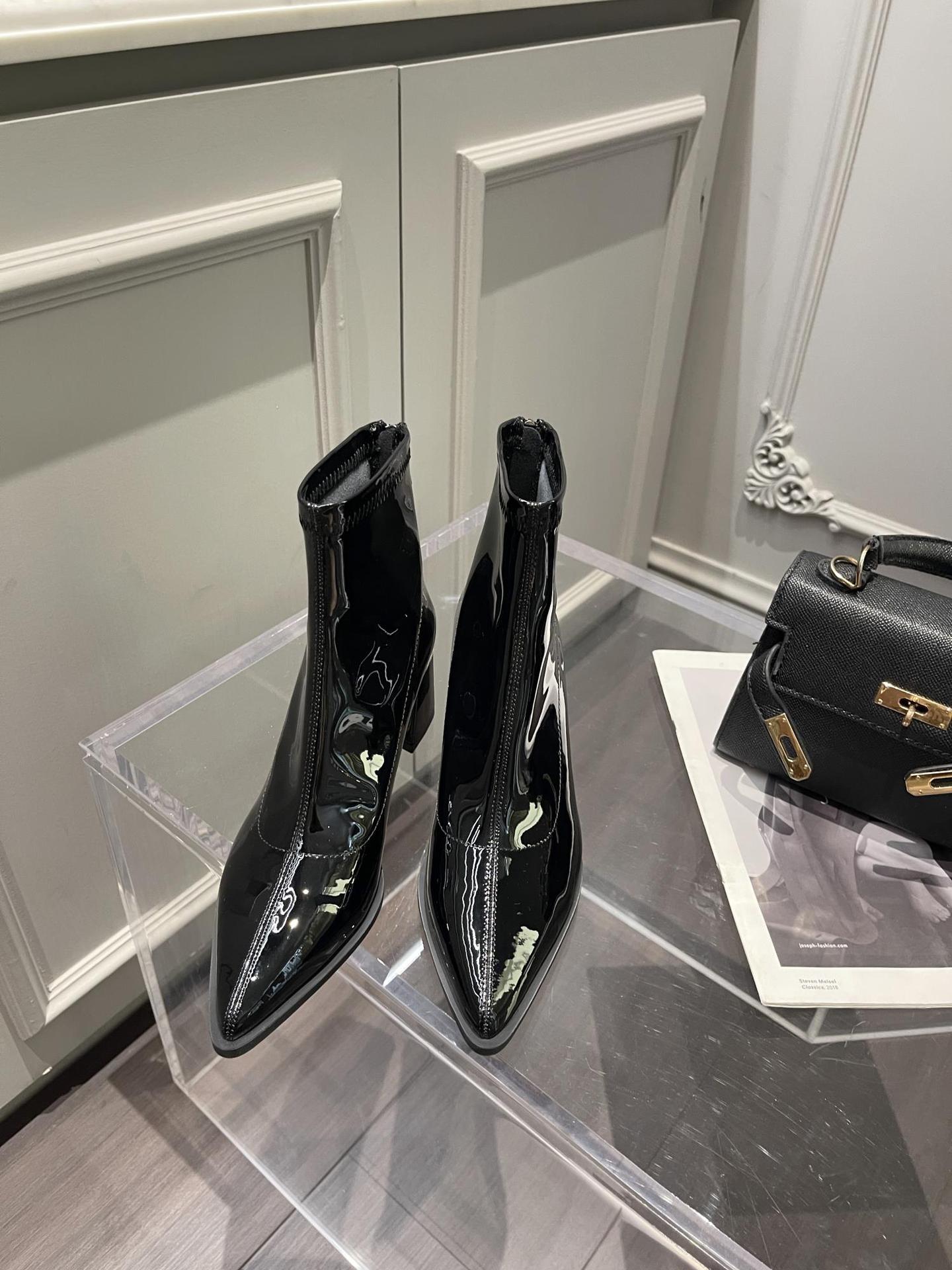 Jean – British Style Chunky Heel Booties