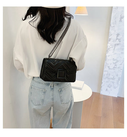 Leanne – One-Shoulder Chain Bag with Fashion Embroidery