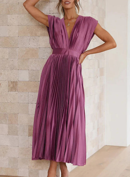 Kelly – Pleated Dress with V-Neck